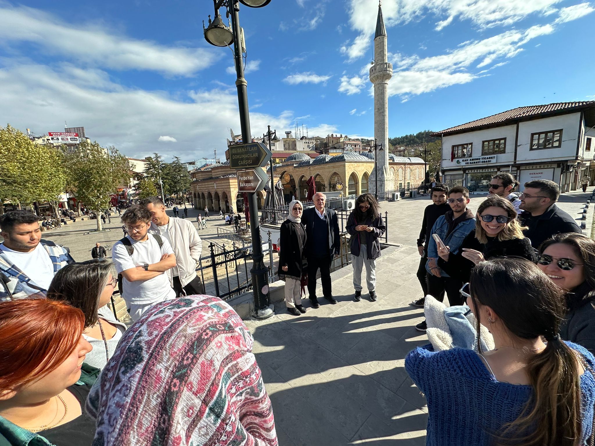 Kent tarihi sürecinde kent meydanlarının incelenmesi üzerine teknik gezi gerçekleştirildi.